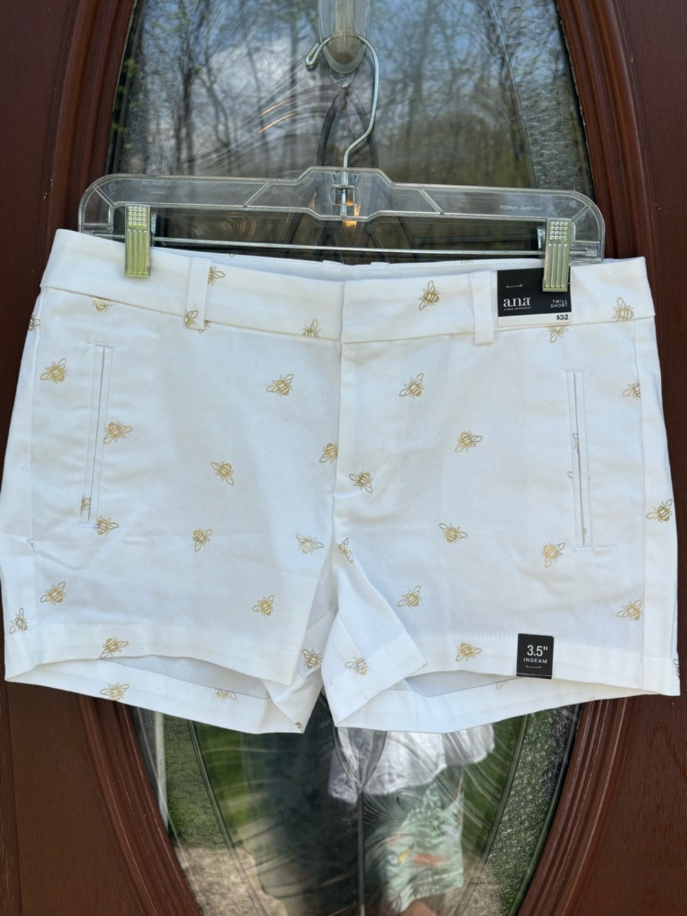 a.n.a White High-Waist Shorts with Gold Bee Print